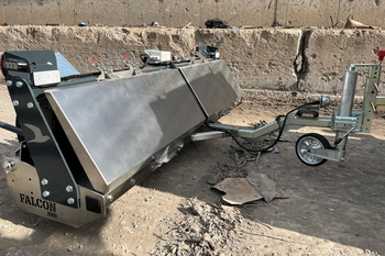 Магнитный подборщик MS 2000 FALCON — уборка металлических примесей на территории цементного завода