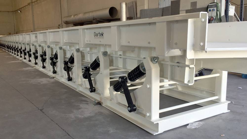 Вибрационный конвейер с естественной частотой