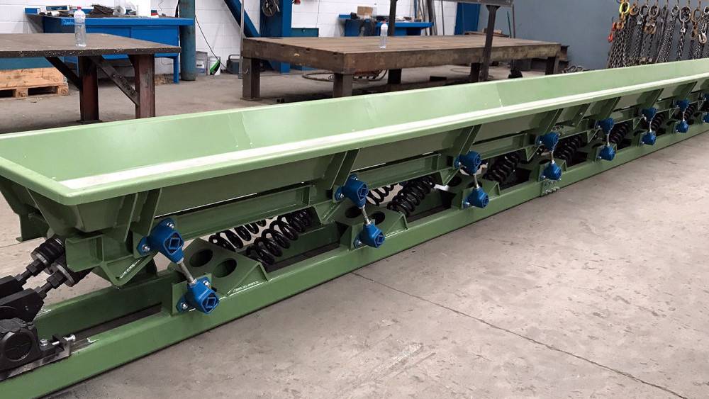 Вибрационный конвейер с естественной частотой