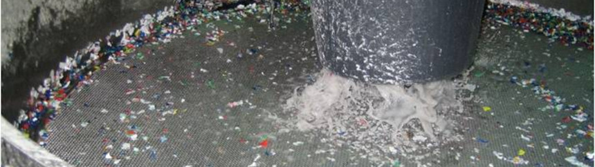 Использование вибрационного сита для рециркуляции воды при переработке ПЭТ