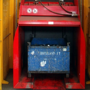 Подъемник-опрокидыватель