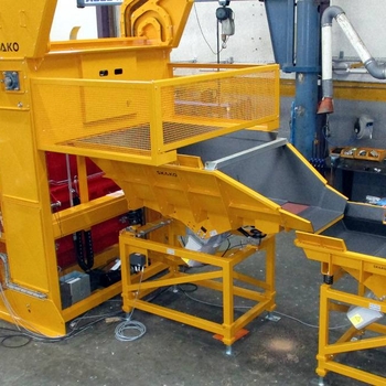 Подъемник-опрокидыватель