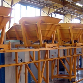 Подъемник-опрокидыватель